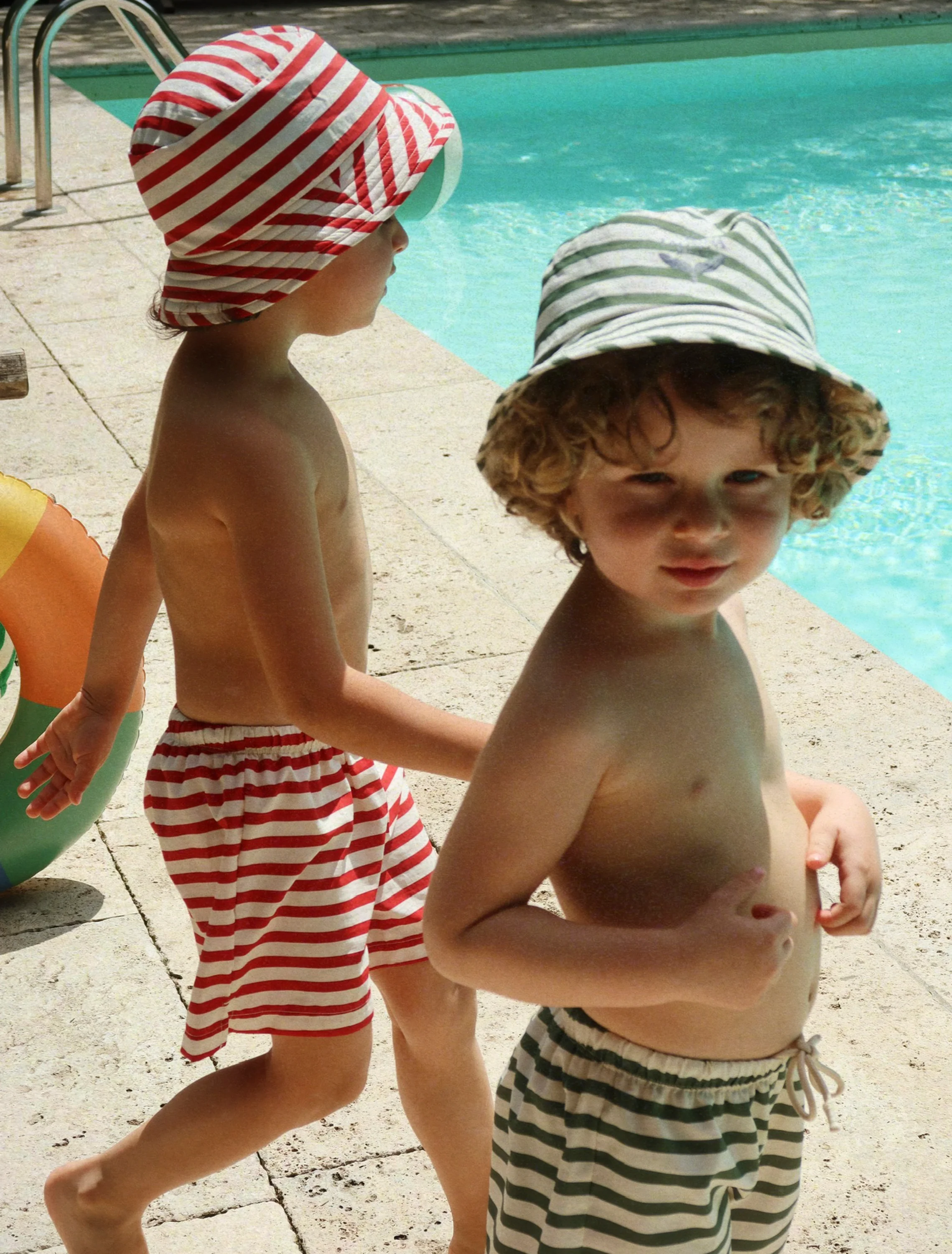 Asnou Bucket Hat in Stripe Rouge - Image 3