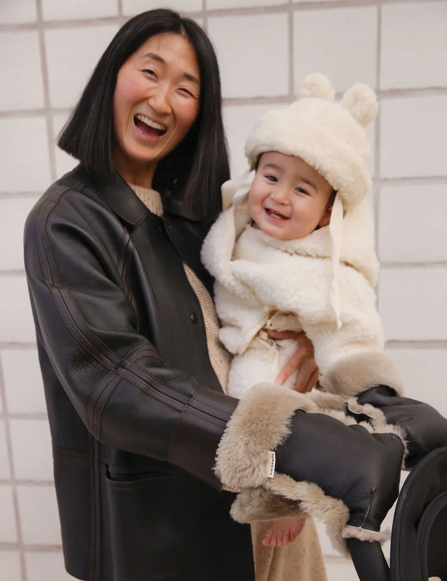 Coated Sheepskin Buggy Mittens in Noir + Toast - Image 3