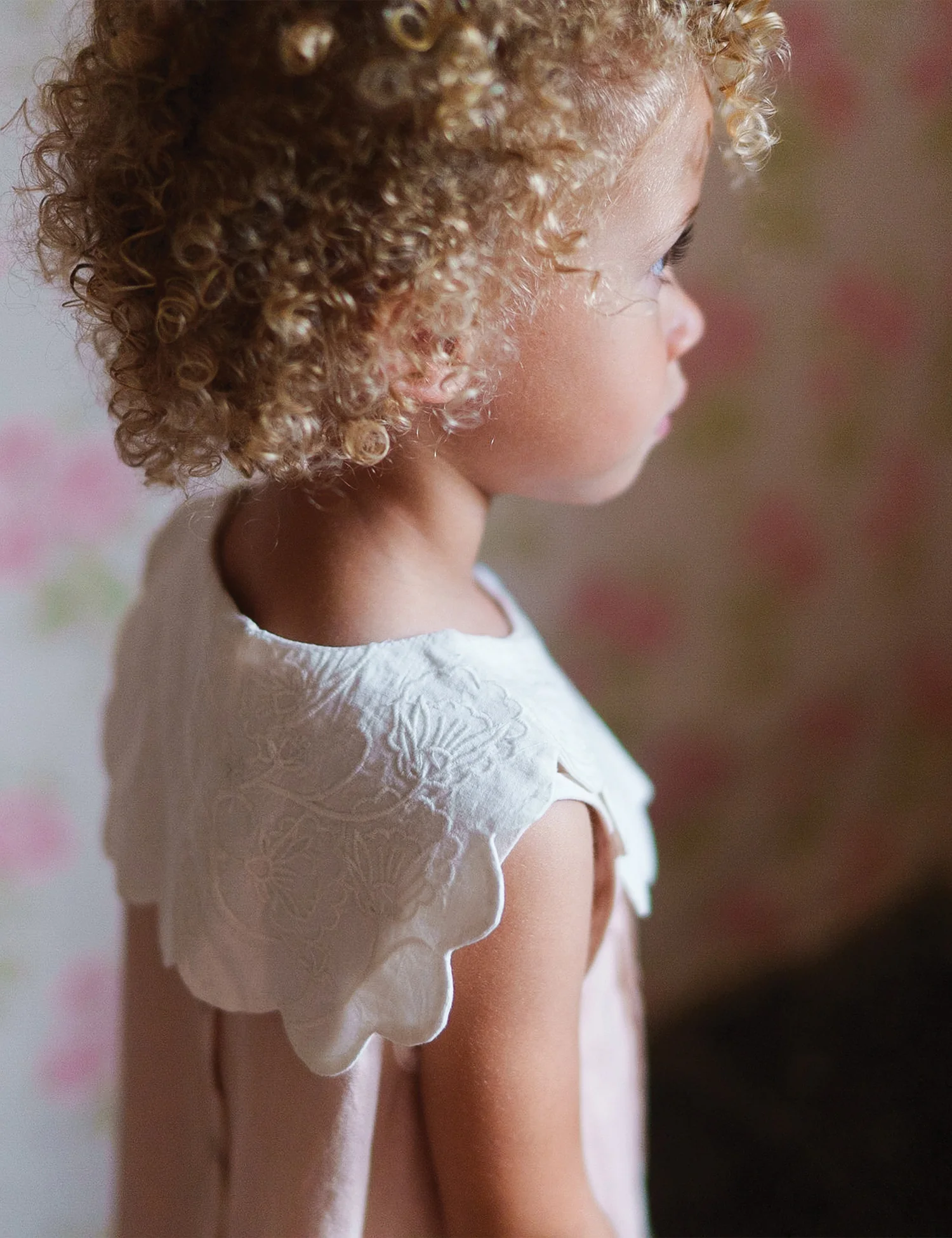 Embroidered Scalloped Collar in Off White - Image 3