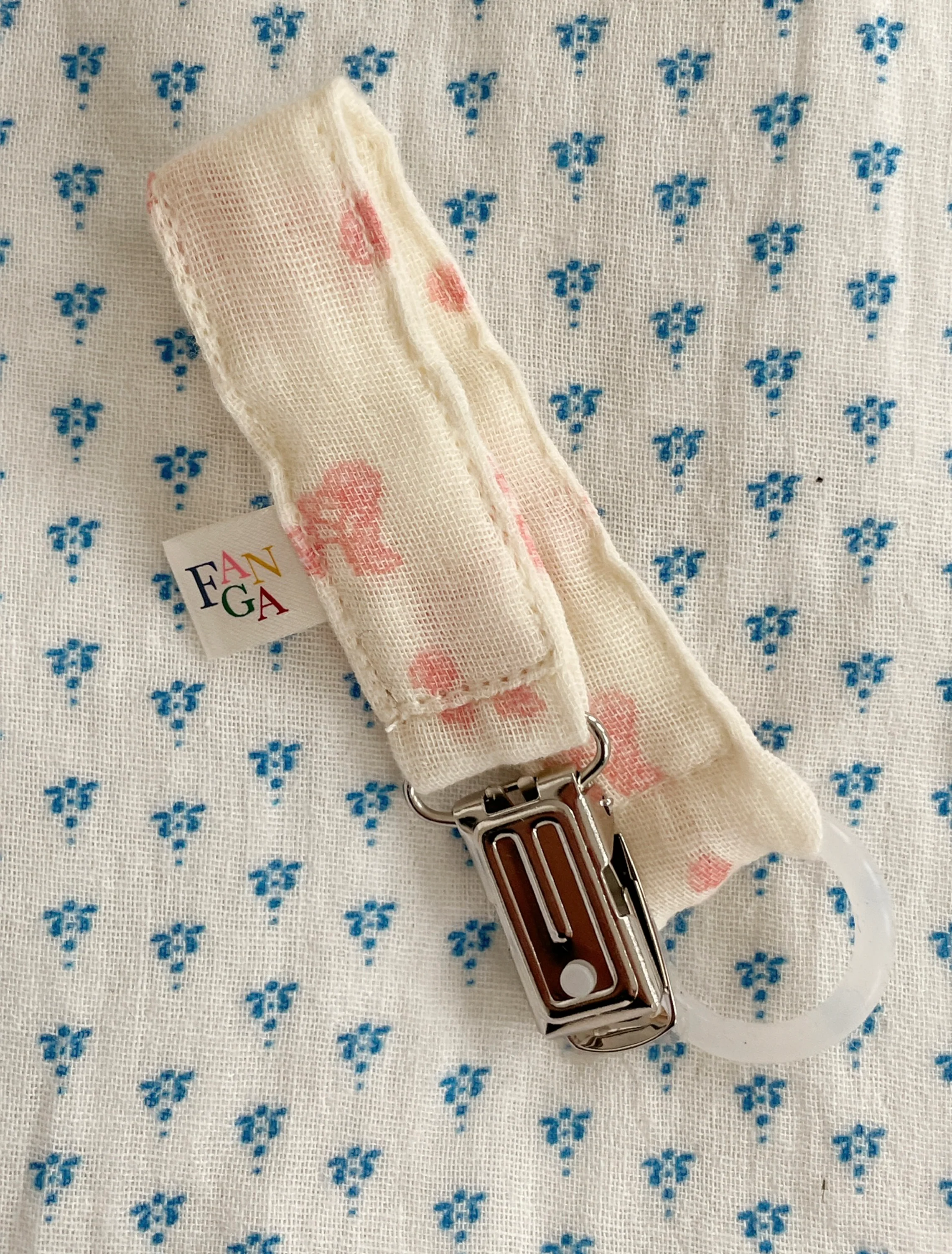 Ven Pacifier Clip in Ilmia - Image 2