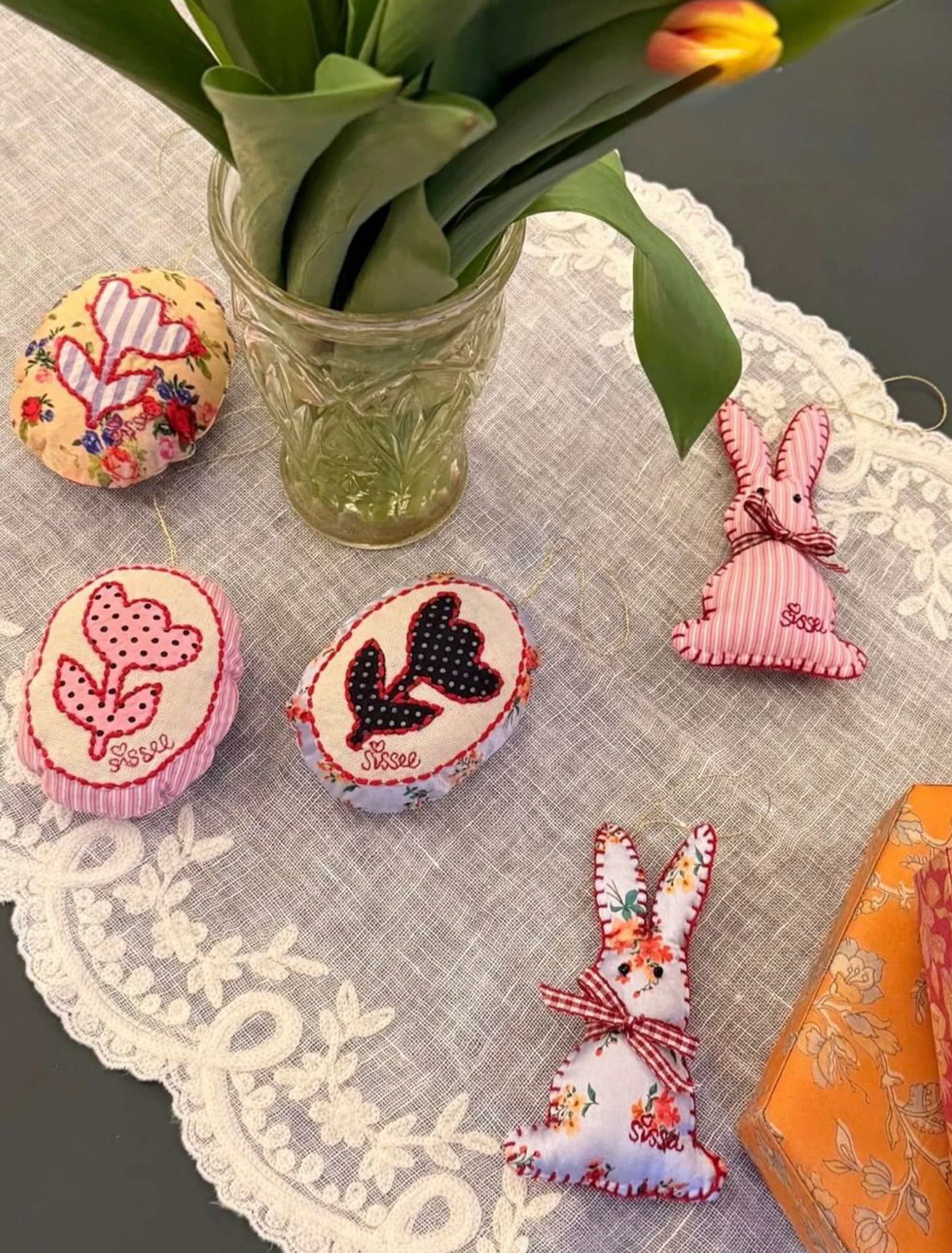 Vera Easter Egg Ornament in Golden Floral - Image 3